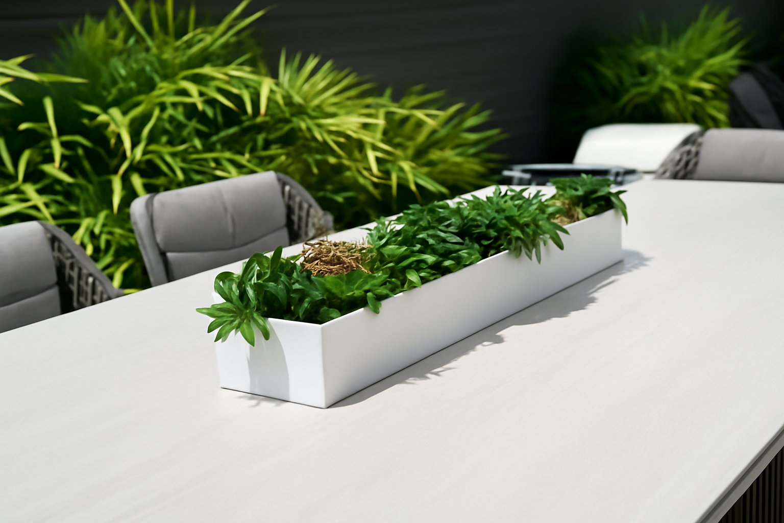 Cache-pot en fibre de verre 32" avec succulentes