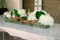 Cache-pot en verre plat 90 cm avec fleurs blanches et bois flotté