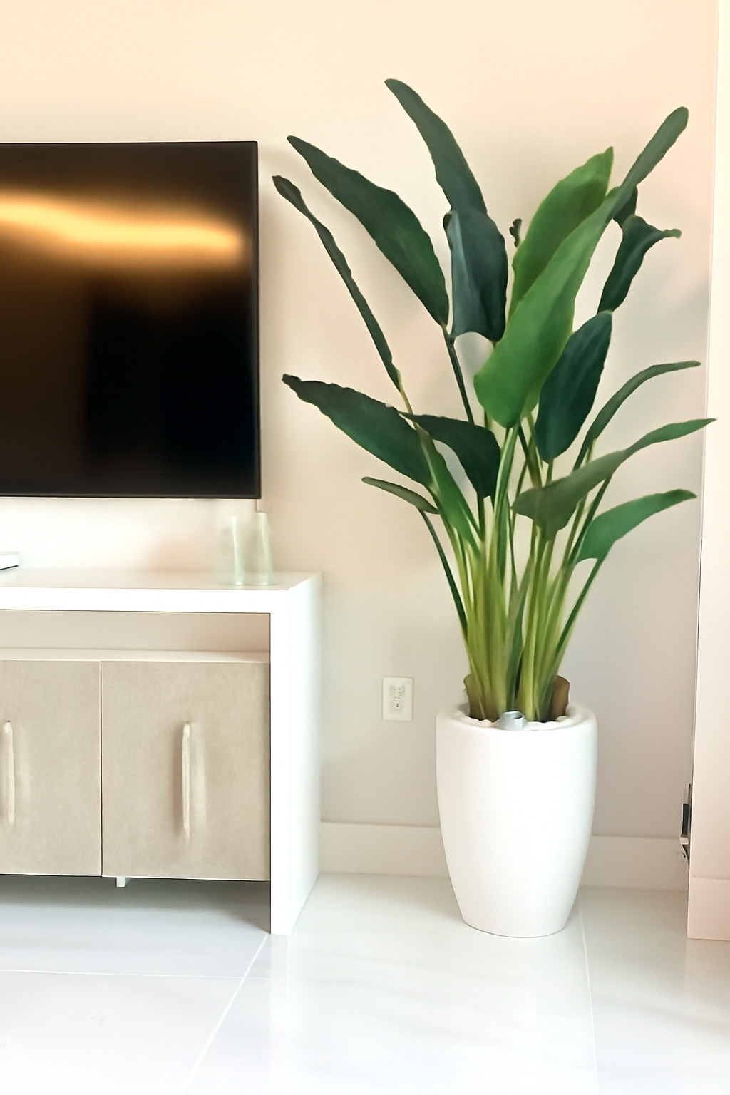 Plante décorative 2,1 m avec cache-pot blanc brillant