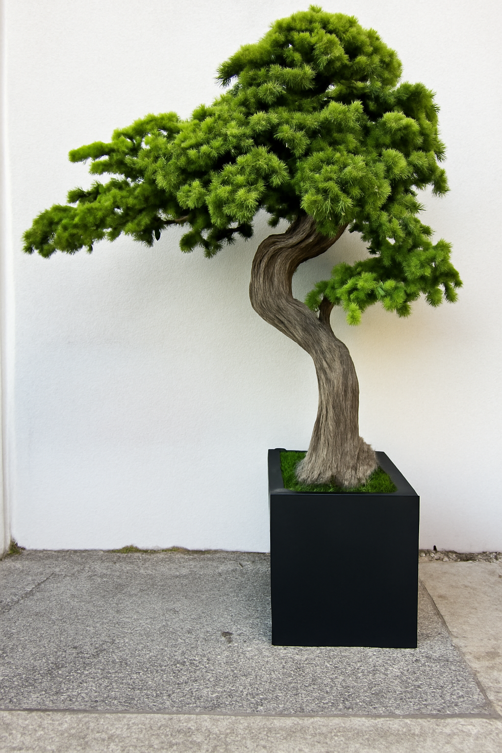Objet décoratif surdimensionné dans pot Block M