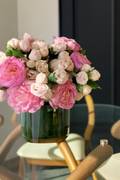 Bouquet de fleurs printanières dans cylindre en verre 7" avec feuillage